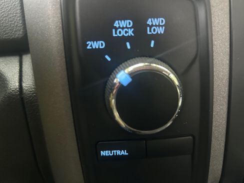 Used 2014 RAM 1500 4x4 Crew Cab ST image 13