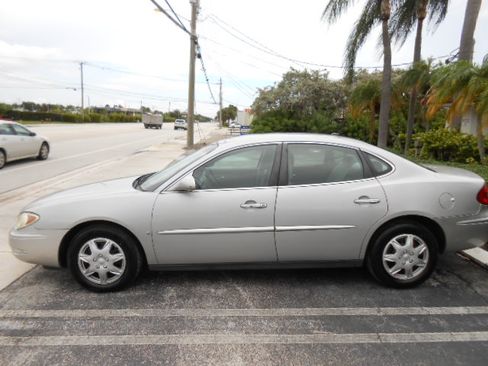 Used 2007 Buick LaCrosse CX FWD image 2
