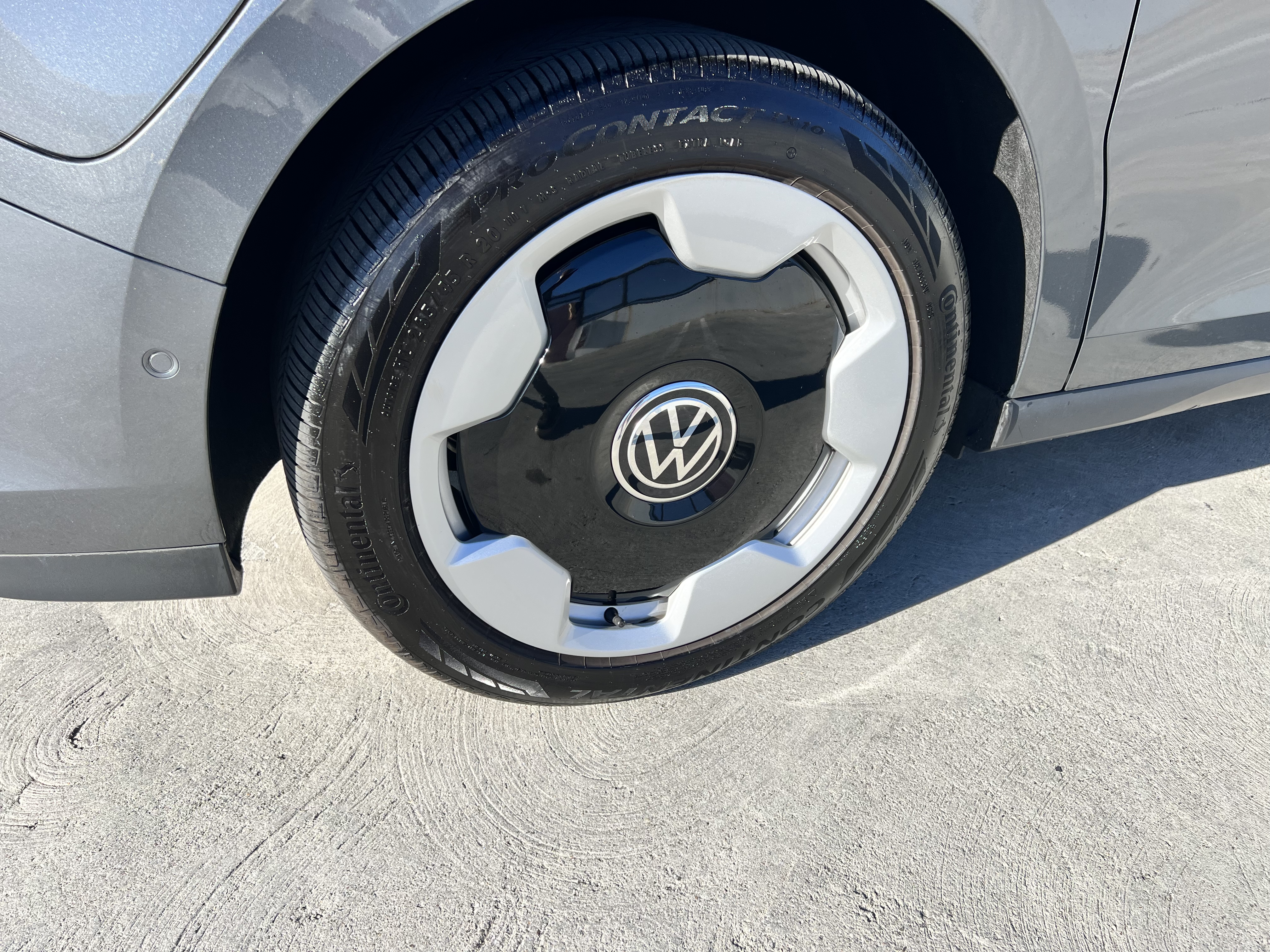 Used 2025 Volkswagen ID. Buzz Pro S Plus RWD image 10