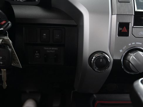 Used 2018 Toyota Tundra SR5 image 31