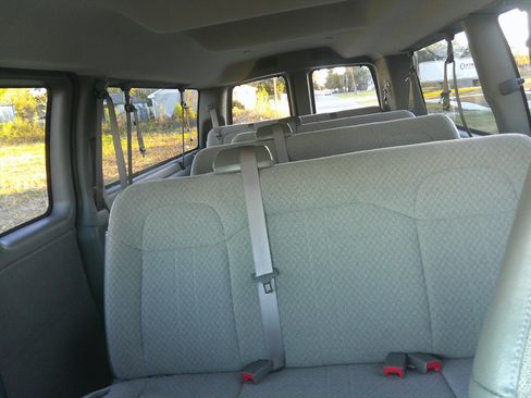 Used 2017 Chevrolet Express 3500 LS image 10