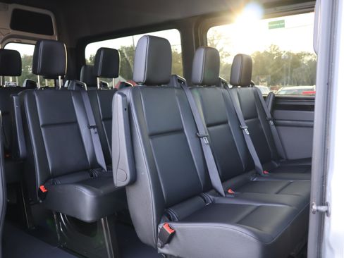 Used 2019 Mercedes-Benz Sprinter 2500 image 13