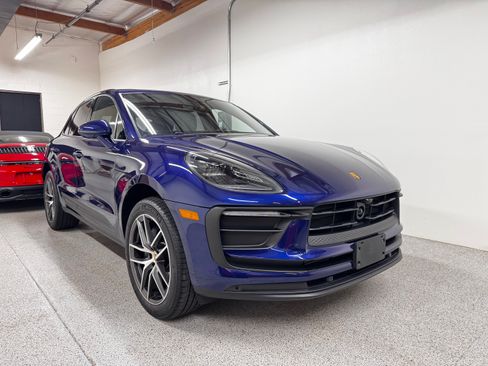 Used 2025 Porsche Macan AWD/4WD image 9