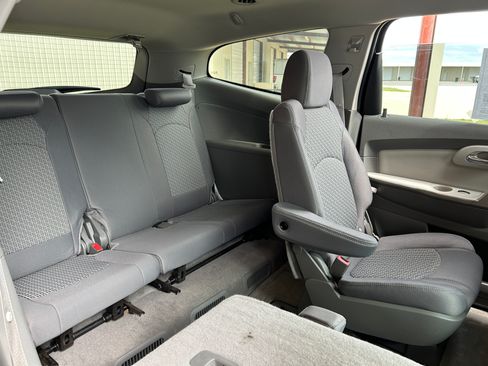 Used 2012 Chevrolet Traverse LT image 16