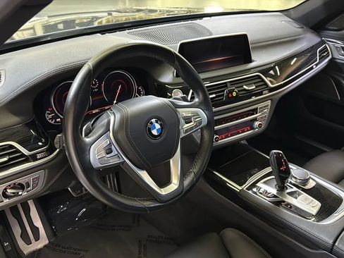 Used 2019 BMW 740i w/ M-Sport Package RWD image 11
