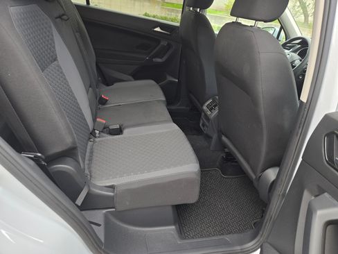 Used 2018 Volkswagen Tiguan S image 32