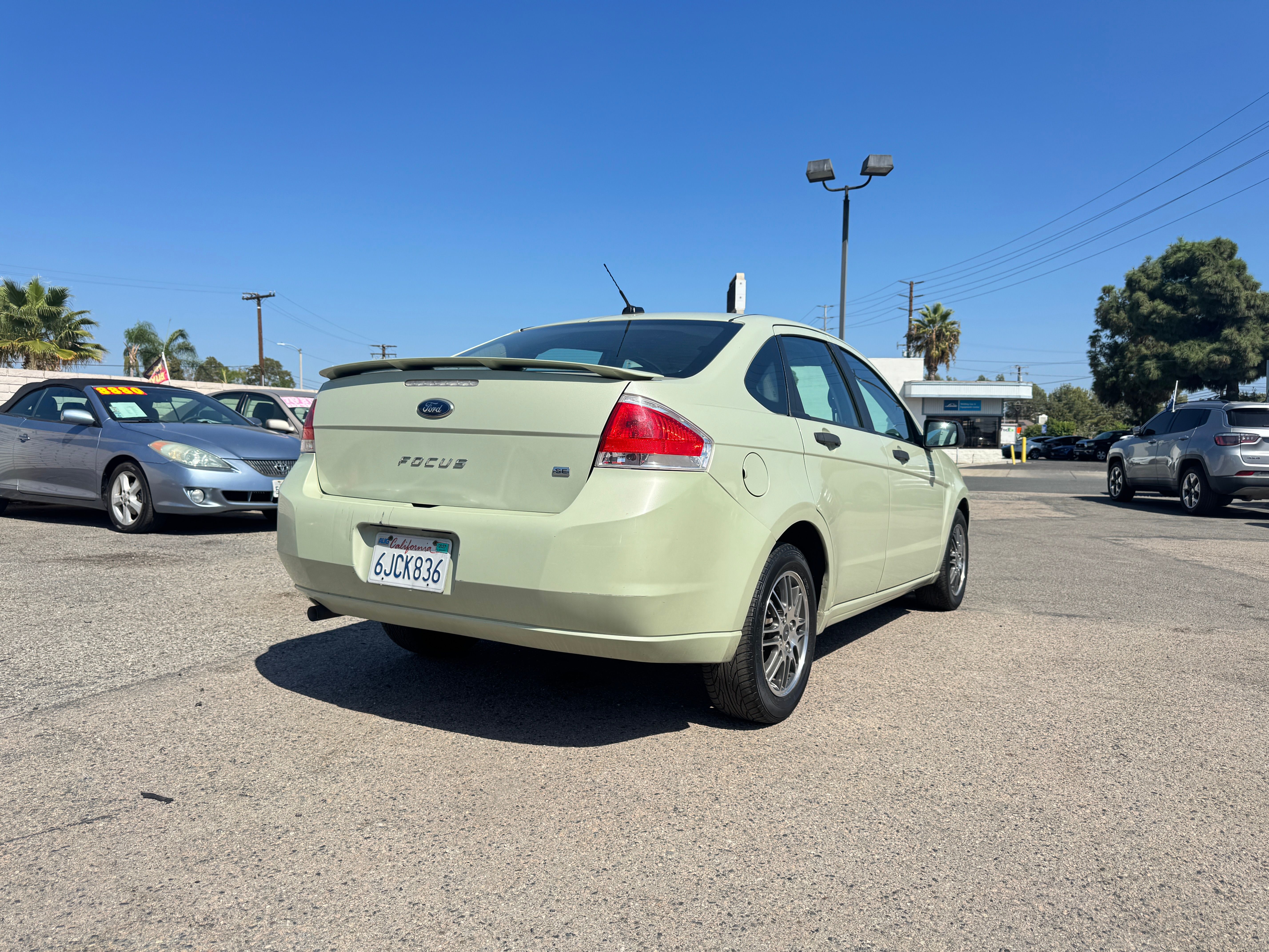 Used 2010 Ford Focus SE Sedan FWD image 8