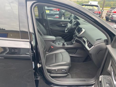 Used 2024 GMC Terrain SLT image 17