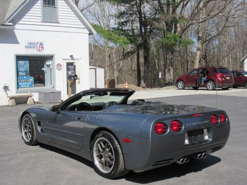 Used 2004 Chevrolet Corvette image 25