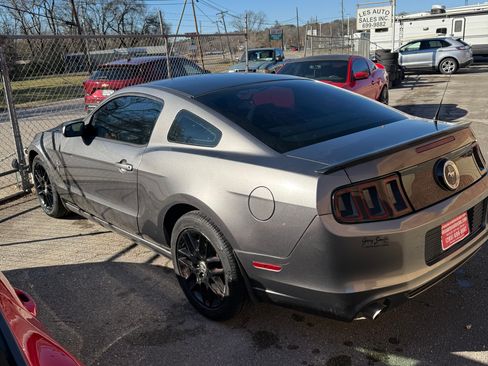 Used 2014 Ford Mustang image 2