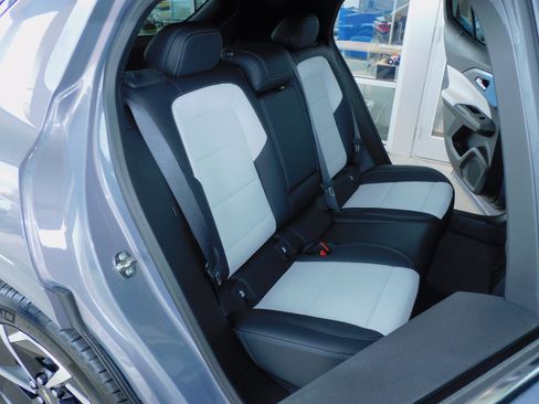 Used 2025 Chevrolet Equinox EV LT image 18