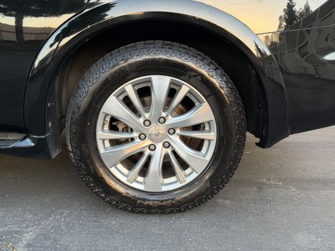 Used 2017 INFINITI QX80 image 7