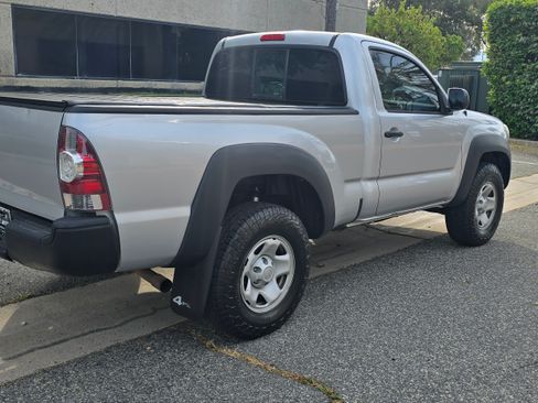 Used 2011 Toyota Tacoma Off-Road image 4