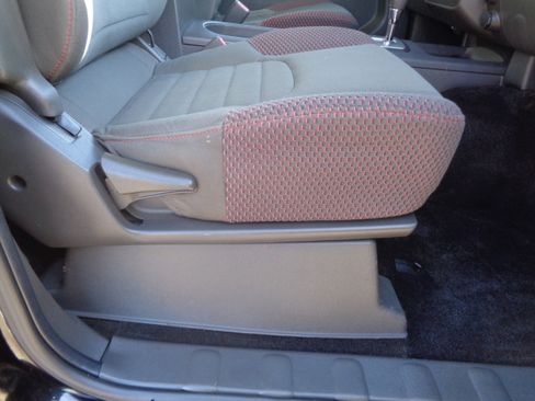 Used 2011 Nissan Frontier PRO-4X image 34