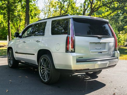Used 2016 Cadillac Escalade Platinum image 3