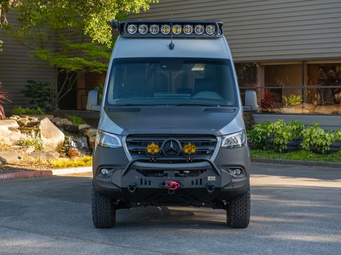 Used 2021 Mercedes-Benz Sprinter 2500 image 16