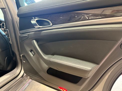 Used 2014 Porsche Panamera 4S image 31