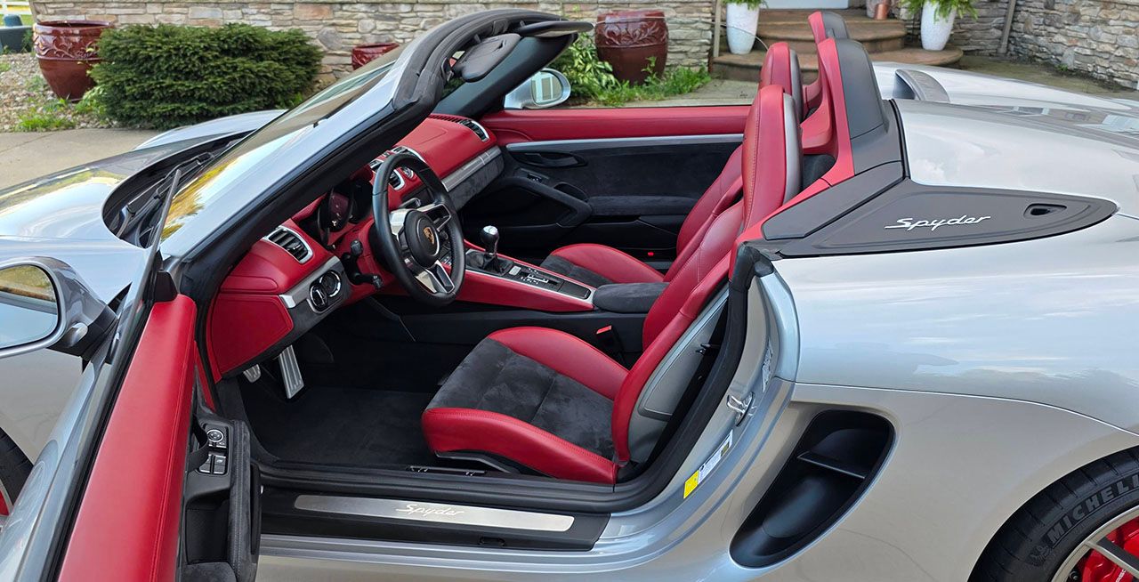 Used 2016 Porsche Boxster Spyder RWD image 47