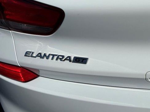 Used 2020 Hyundai Elantra GT image 9