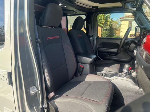 Used 2022 Jeep Wrangler Unlimited Rubicon image 18