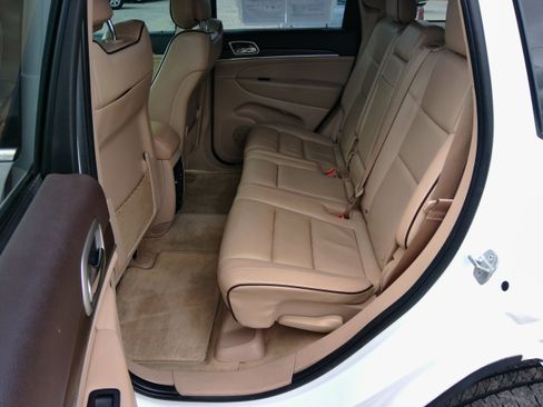 Used 2014 Jeep Grand Cherokee Overland image 25
