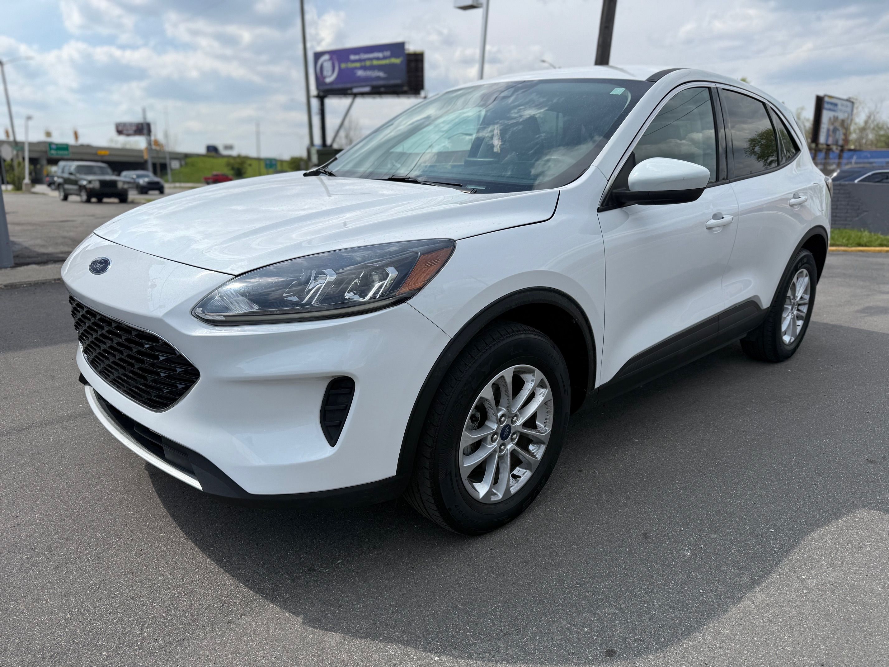Used 2020 Ford Escape AWD SE image 3