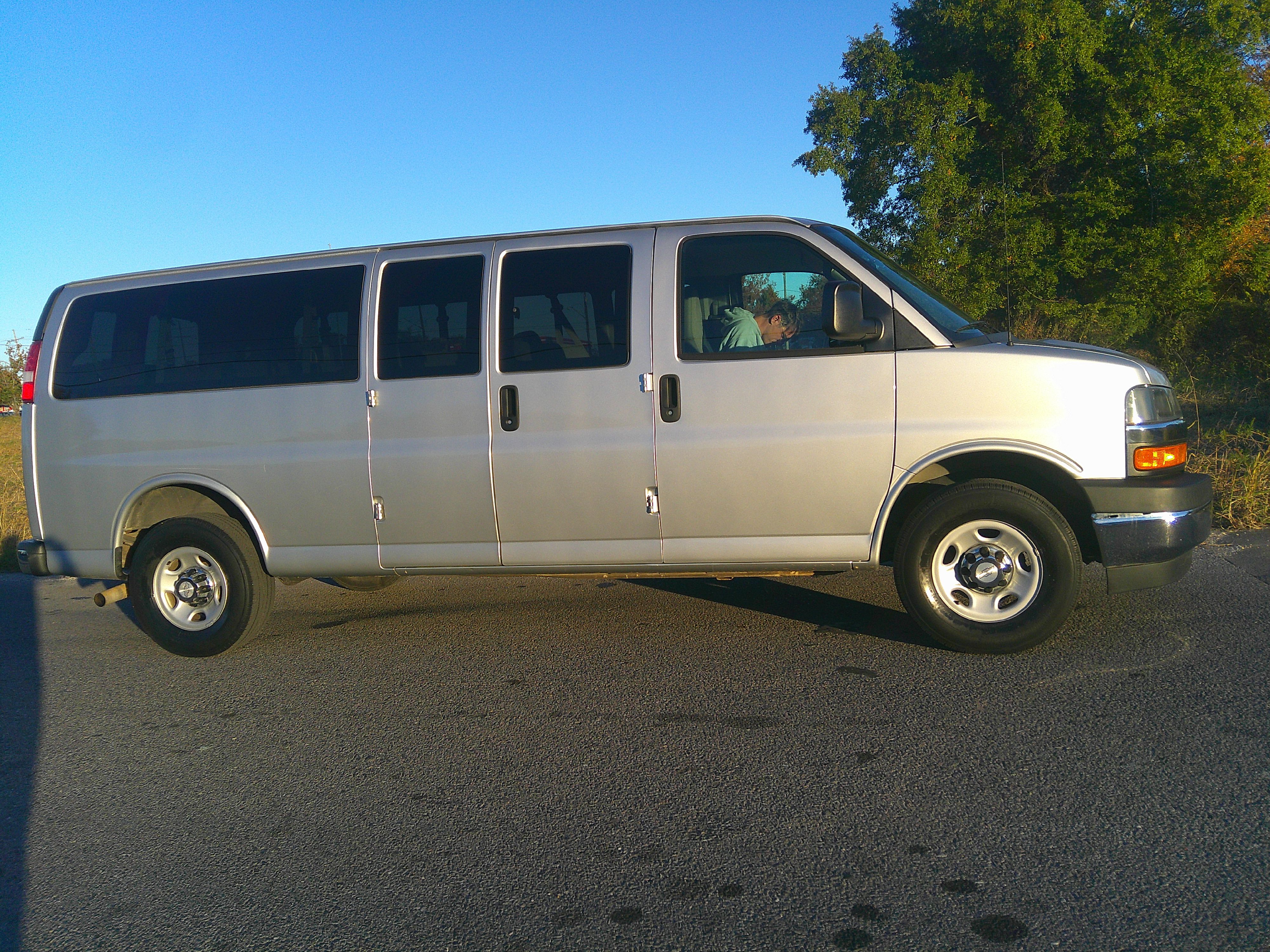 Used 2017 Chevrolet Express 3500 LT Extended Passenger RWD image 2