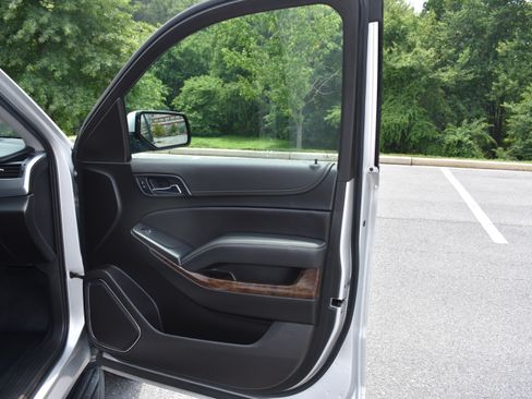 Used 2019 Chevrolet Tahoe 4WD image 24