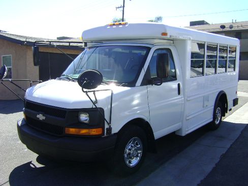 Used 2008 Chevrolet Express 3500 image 3