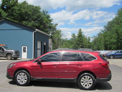 Used 2018 Subaru Outback 2.5i Premium AWD/4WD image 4