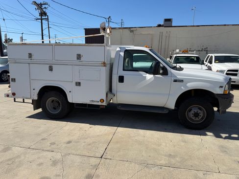 Used 2003 Ford F350 4x4 Regular Cab DRW Super Duty image 3
