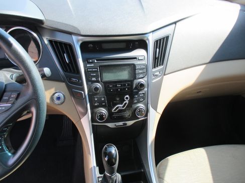 Used 2012 Hyundai Sonata Hybrid FWD image 9