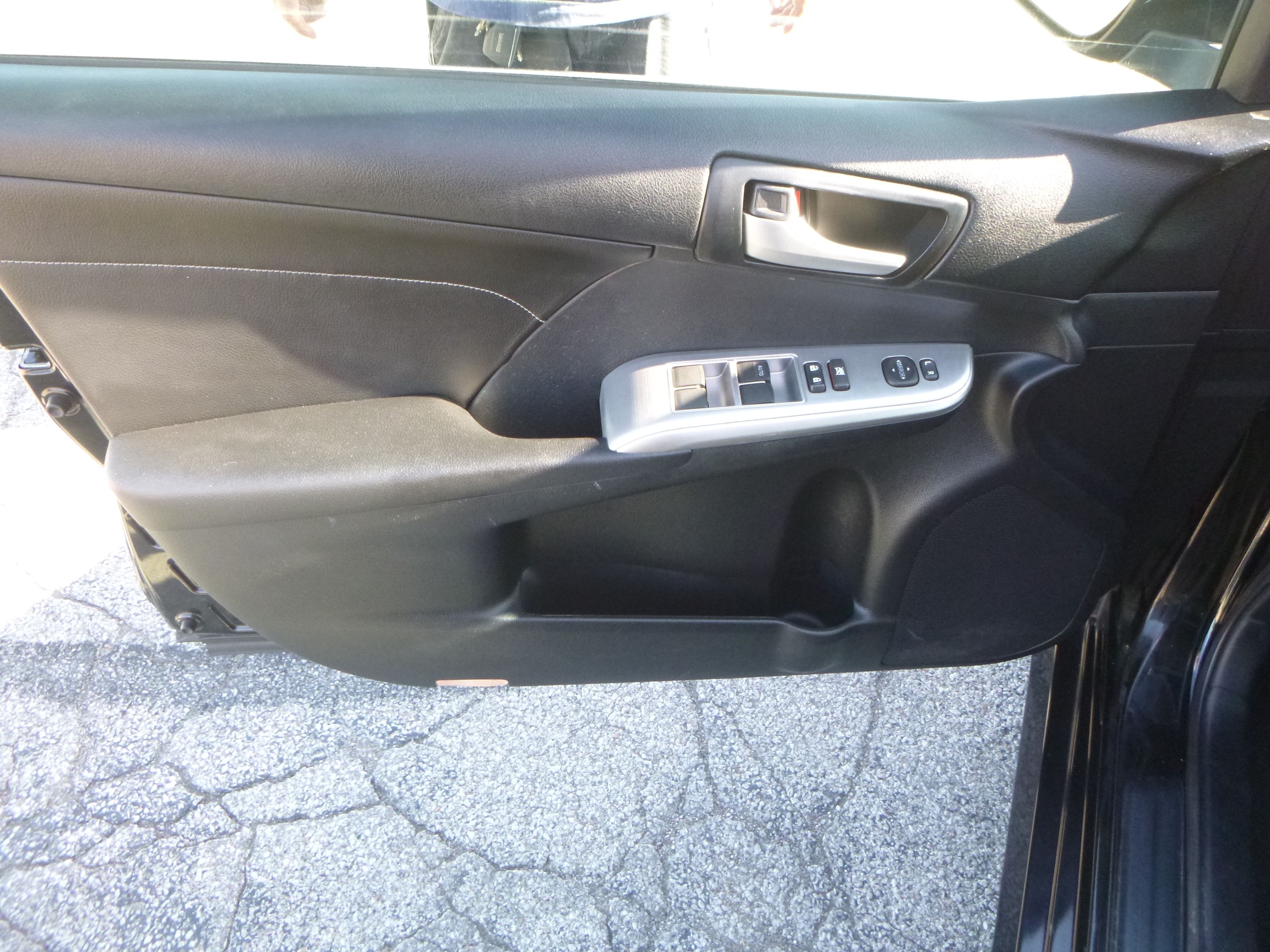 Used 2014 Toyota Camry SE Sport FWD image 11