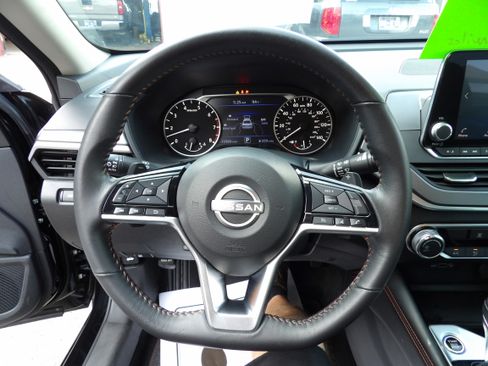 Used 2023 Nissan Altima 2.5 SR image 8