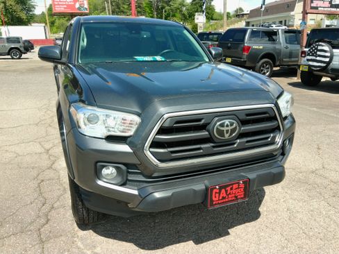 Used 2019 Toyota Tacoma 4x4 Double Cab SR5 image 7