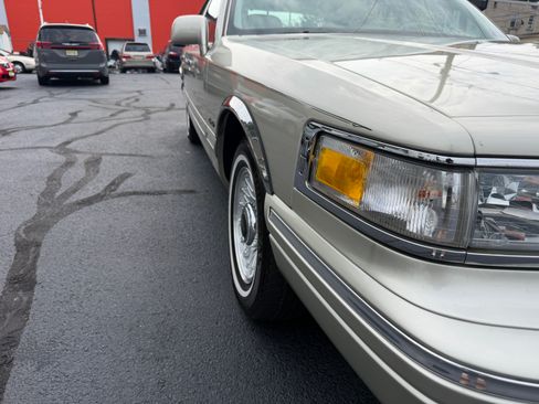 Used 1997 Lincoln Town Car Signature RWD image 42