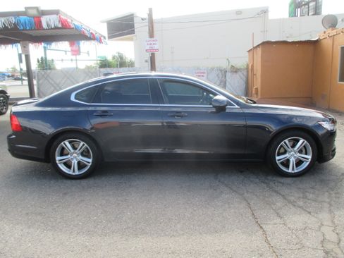 Used 2017 Volvo S90 T5 Momentum Sedan 4D FWD image 2