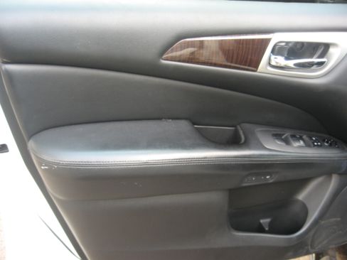 Used 2013 Nissan Pathfinder 4WD image 8
