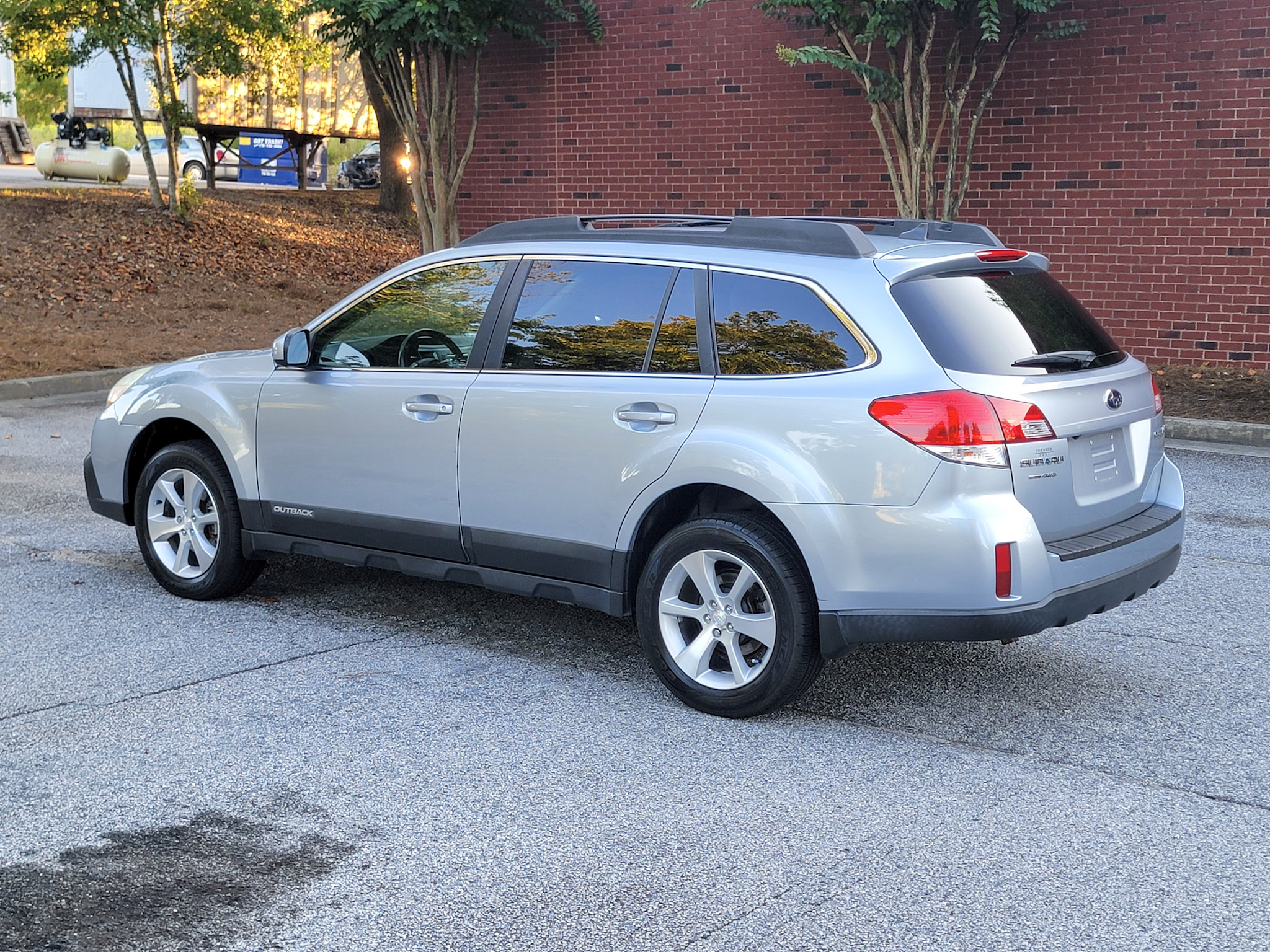 Used 2013 Subaru Outback 2.5i Limited AWD/4WD image 12