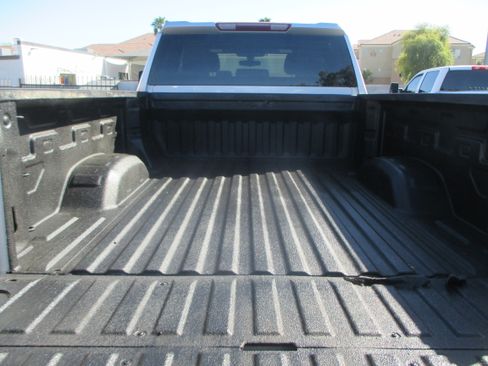 Used 2022 GMC Sierra 2500 SLE image 17