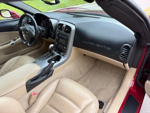 Used 2006 Chevrolet Corvette Convertible RWD image 91