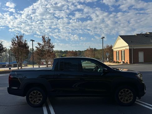 Used 2021 Honda Ridgeline Sport image 3