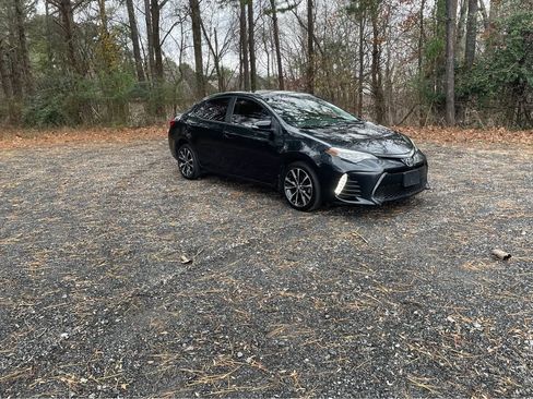 Used 2019 Toyota Corolla SE image 1