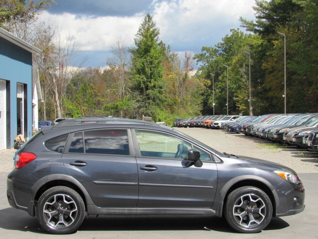 Used 2013 Subaru XV Crosstrek 2.0i Limited AWD/4WD image 11