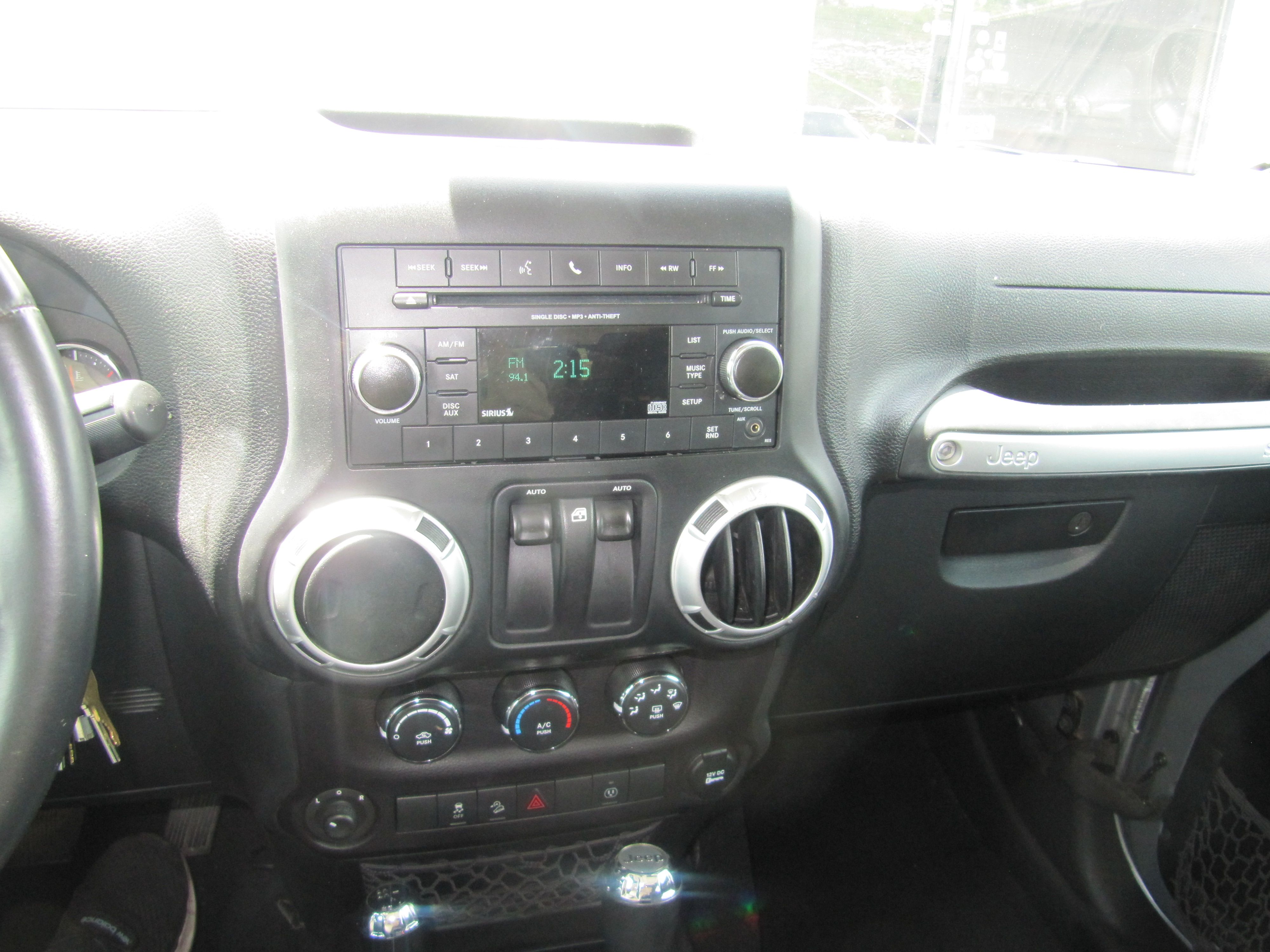 Used 2015 Jeep Wrangler 4WD Sahara image 15
