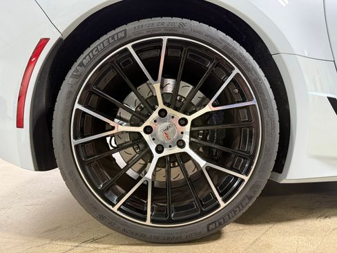 Used 2019 Chevrolet Corvette Grand Sport Coupe w/ 2LT RWD image 19
