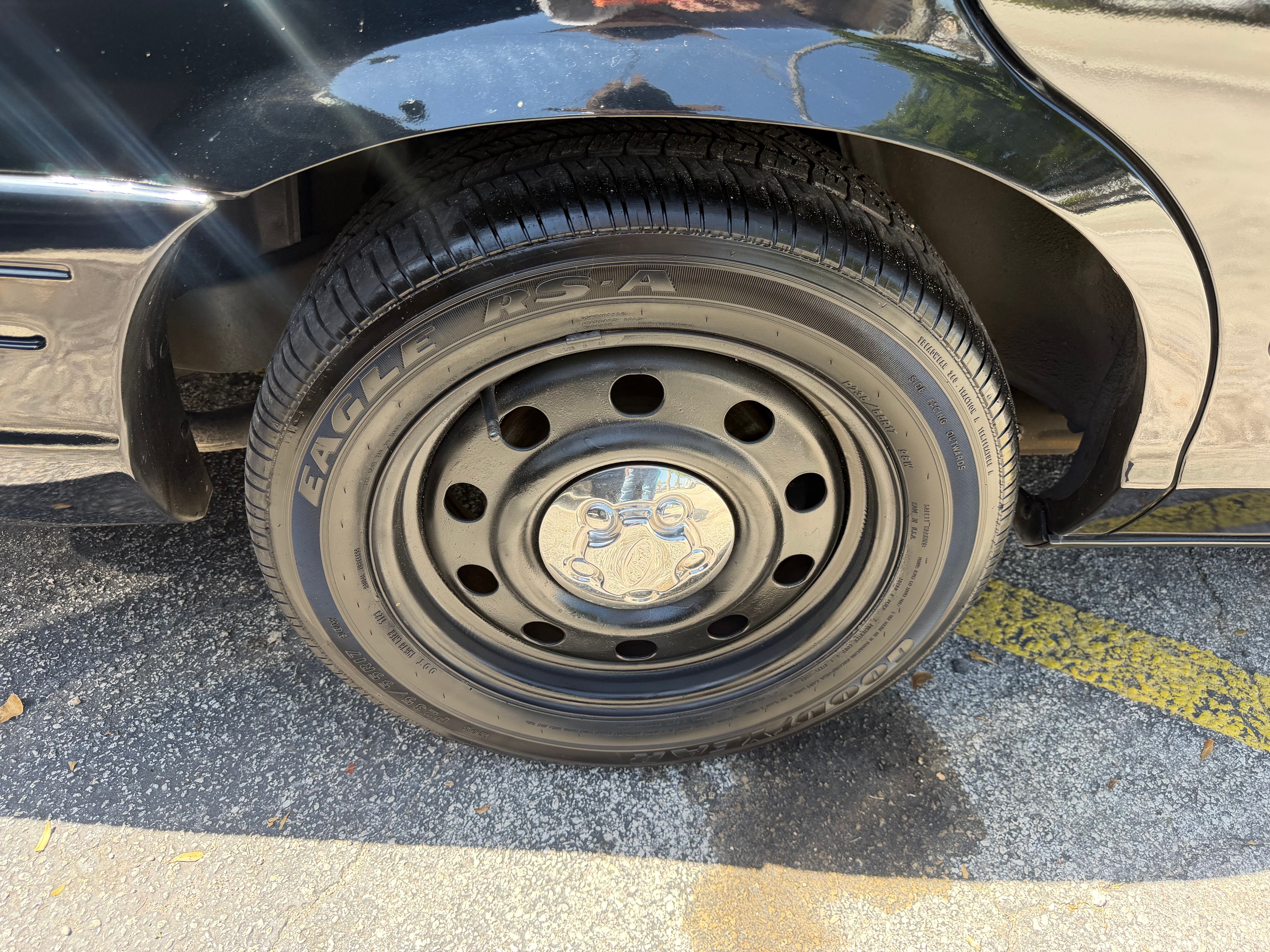 Used 2007 Ford Crown Victoria Police Interceptor RWD image 11