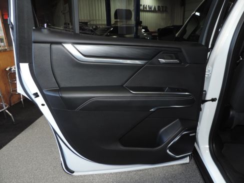 Used 2025 GMC Acadia Elevation image 28