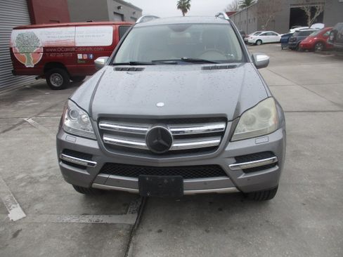 Used 2010 Mercedes-Benz GL 450 image 3
