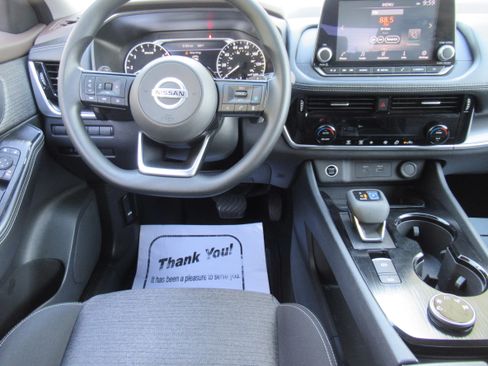 Used 2021 Nissan Rogue SV image 10